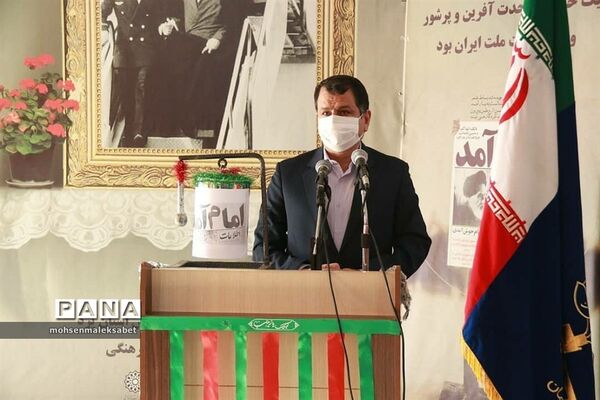 نواختن زنگ استانی انقلاب در دبیرستان طوبی ناحیه 2 یزد