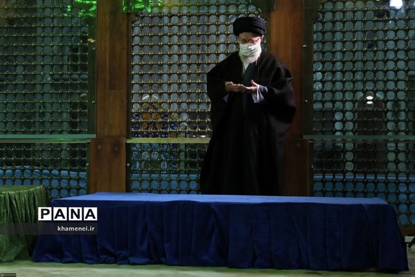 حضور رهبر انقلاب در مرقد امام خمینی(ره) و گلزار شهدا