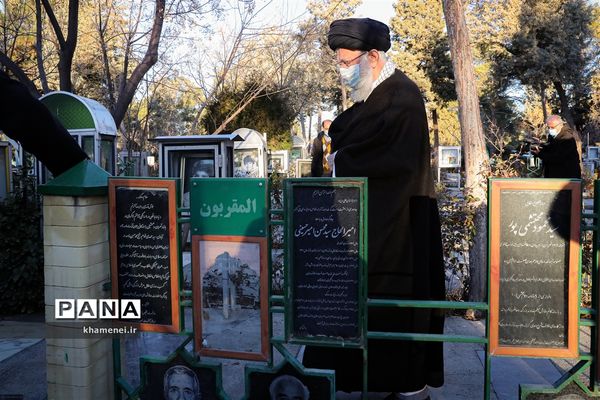 حضور رهبر انقلاب در مرقد امام خمینی(ره) و گلزار شهدا