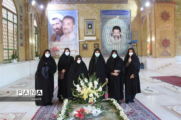تجدید میثاق پرسنل آموزش و پرورش منطقه 19 با شهدای انقلاب اسلامی