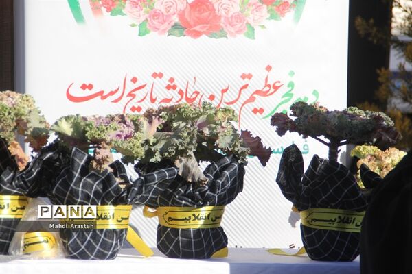 مراسم نمادین سالروز ورود امام خمینی (ره) به ایران اسلامی دراستان خراسان جنوبی