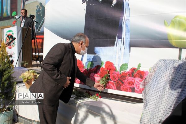 مراسم نمادین سالروز ورود امام خمینی (ره) به ایران اسلامی دراستان خراسان جنوبی