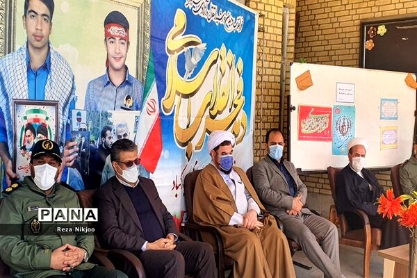 نواختن زنگ گلبانگ انقلاب اسلامی در بهارستان یک