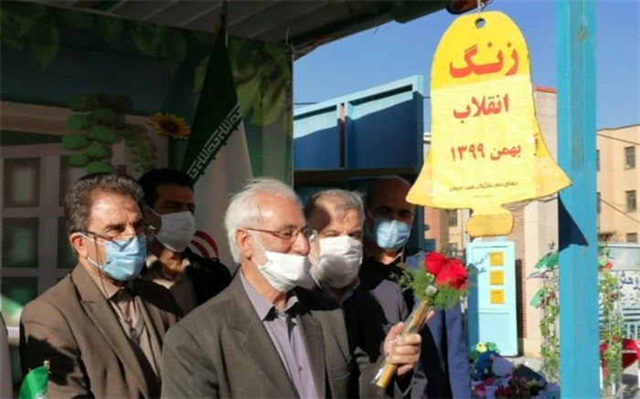 پرچم انقلاب را باید به دست صاحب عصر امام زمان(عج) برسانیم