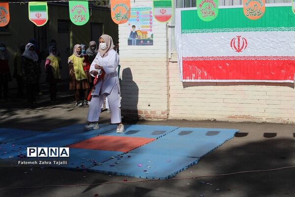 آیین نواختن زنگ انقلاب در مدرسه شهید طنانی خیرآباد