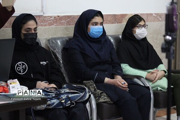 تقدیر از دانش آموزان برگزیده مسابقات مدرسه نخبگان سمنان