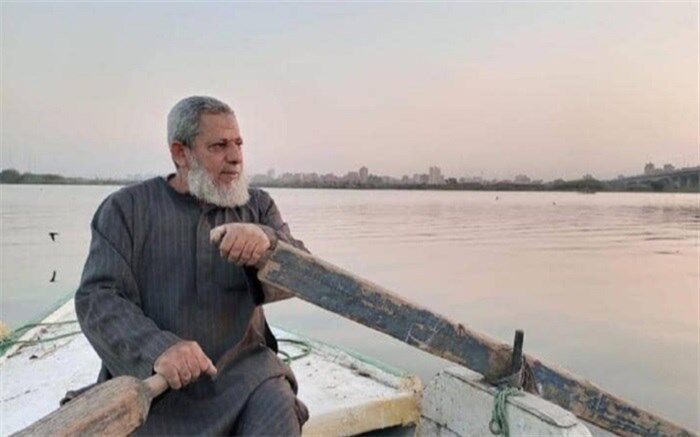 در جستجوی مردگان پارو می‌زنم