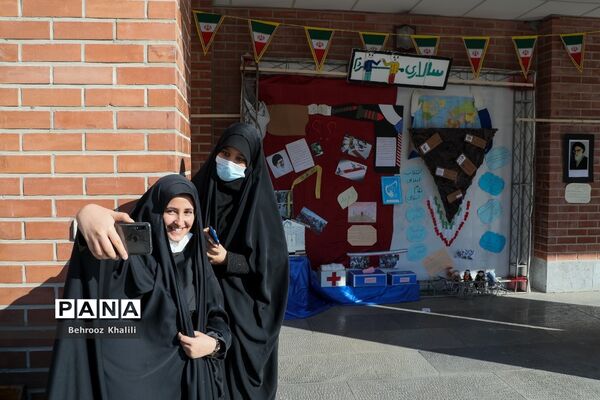 افتتاحیه نهمین دوره نمایشگاه‌های دانش‌آموزی مدرسه انقلاب