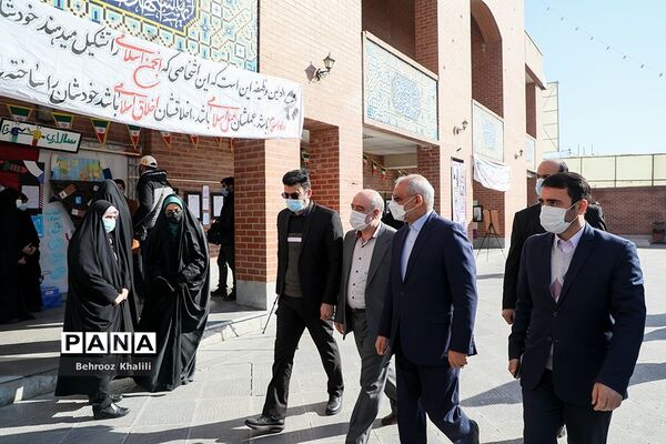 افتتاحیه نهمین دوره نمایشگاه‌های دانش‌آموزی مدرسه انقلاب