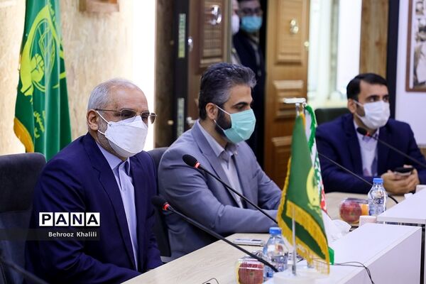 افتتاحیه نهمین دوره نمایشگاه‌های دانش‌آموزی مدرسه انقلاب