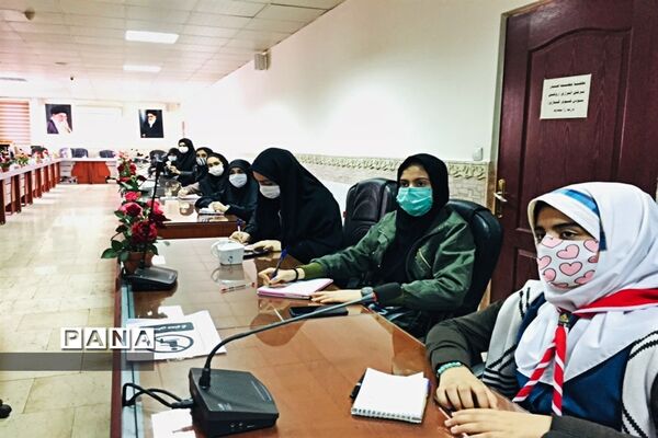 حضور دانش‌آموزان پیشتاز و فعال در جلسه آموزشی خبرنگاری پانا در قرچک