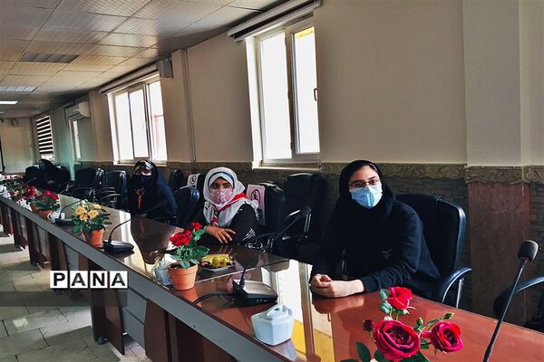 حضور دانش‌آموزان پیشتاز و فعال در جلسه آموزشی خبرنگاری پانا در قرچک