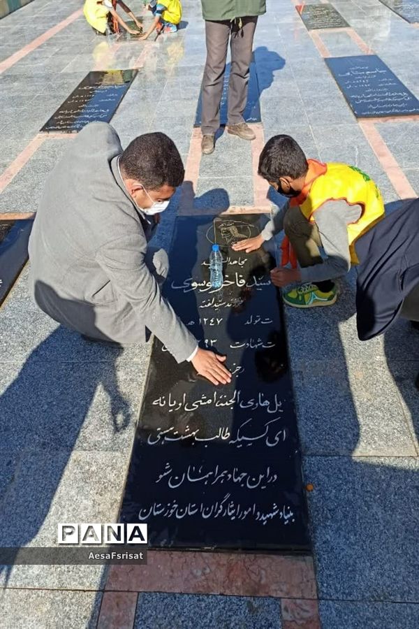 غباروبی مزارشهدای جهادعشایرتوسط پیشتازان پسردبستان دلف عبودی شهرستان حمیدیه