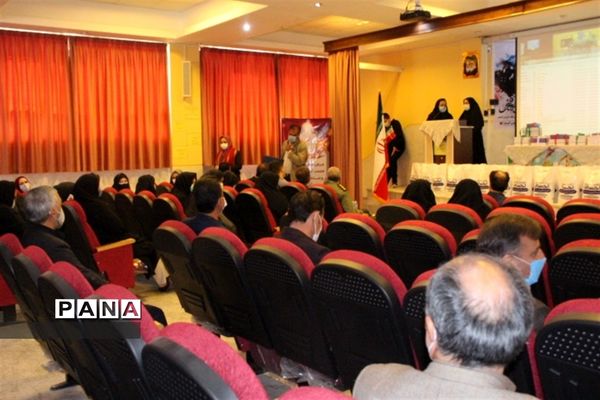 اهدای 90 عدد تبلت  و 200 بسته معیشتی  به دانش آموزان نیازمند در اصفهان