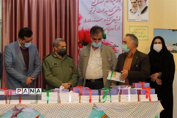 اهدای 90 عدد تبلت  و 200 بسته معیشتی  به دانش آموزان نیازمند در اصفهان