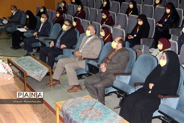 نشست مجمع دانش آموزی یاریگران زندگی