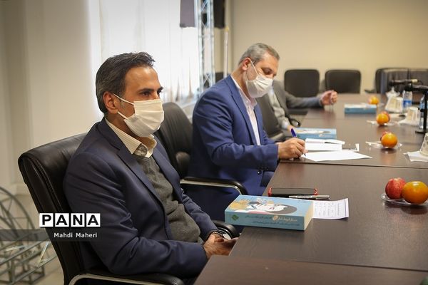 نشست فصلی پایگاه بسیج شهید کاظمی به مناسبت دهه فجر و روز میلاد با سعادت حضرت فاطمه(س)