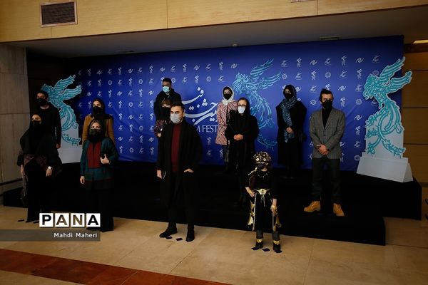 اکران فیلم "خط فرضی" در سی و نهمین جشنواره فیلم فجر