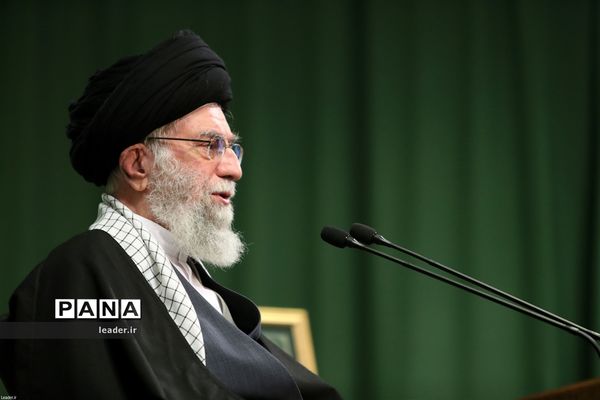 نشست تصویری رهبر انقلاب اسلامی با جمعی از مداحان به‌مناسبت سالروز ولادت حضرت زهرا(س)