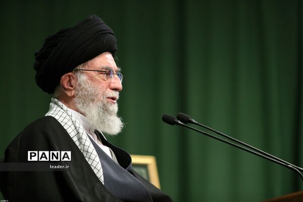 نشست تصویری رهبر انقلاب اسلامی با جمعی از مداحان به‌مناسبت سالروز ولادت حضرت زهرا(س)