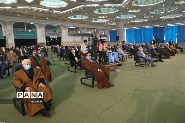نشست تصویری رهبر انقلاب اسلامی با جمعی از مداحان به‌مناسبت سالروز ولادت حضرت زهرا(س)