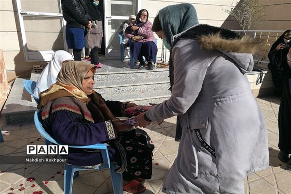دیدار پیشگامان دبیرستان نرجسیه ازمادران سالمند