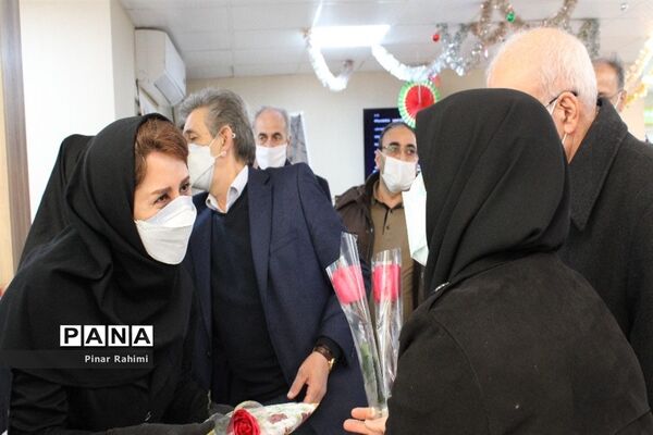 بازدید مدیرکل بهزیستی آذربایجان شرقی به مناسبت روز مادر از خانه سالمندان