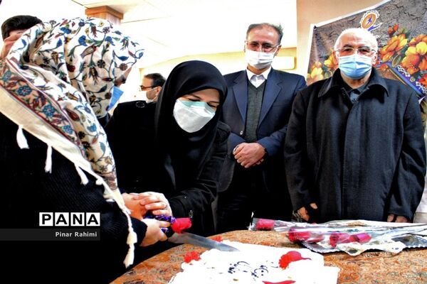 بازدید مدیرکل بهزیستی آذربایجان شرقی به مناسبت روز مادر از خانه سالمندان
