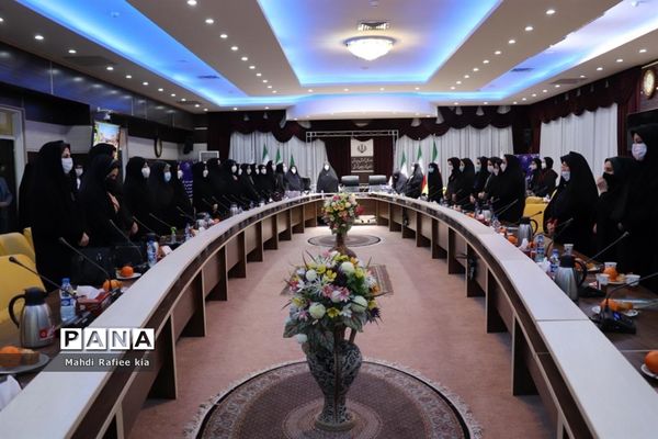 تجلیل از بانوان اداره کل آموزش و پرورش با حضور مدیرکل آذربایجان شرقی