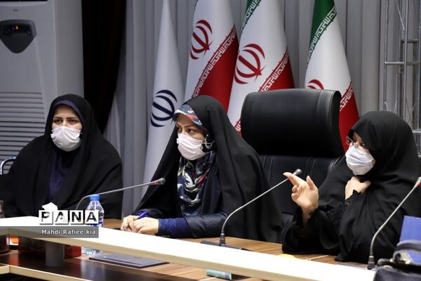 تجلیل از بانوان اداره کل آموزش و پرورش با حضور مدیرکل آذربایجان شرقی