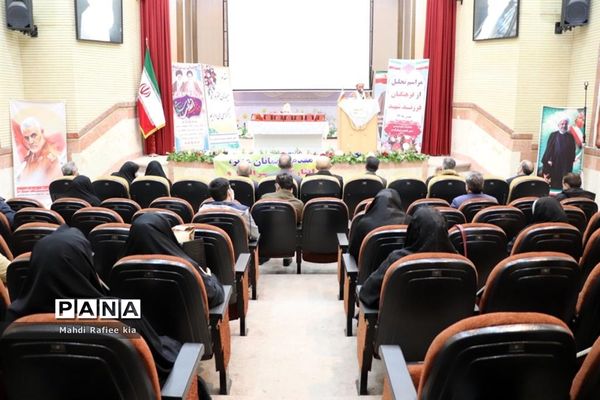 مراسم تجلیل از فرهنگیان فرزند شهید در آموزش و پرورش  ناحیه ۵ تبریز