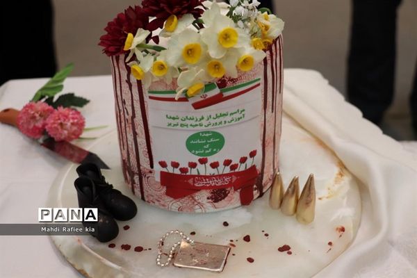 مراسم تجلیل از فرهنگیان فرزند شهید در آموزش و پرورش  ناحیه ۵ تبریز