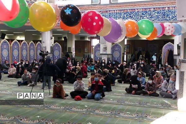 جشن‌تولد ۴۰ کودک‌نیازمند مصادف با میلاد حضرت‌زهرا(س) در پردیس