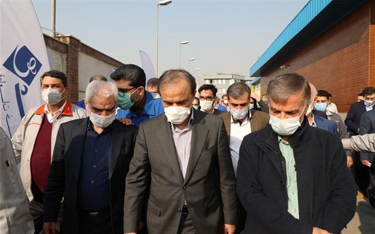 وزیر صنعت خط تولید کامپیوتر خودرو را افتتاح کرد
