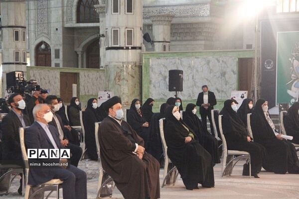 اختتامیه اولین جشنواره فرهنگی هنری دختران امروز در حرم امام خمینی(ره)