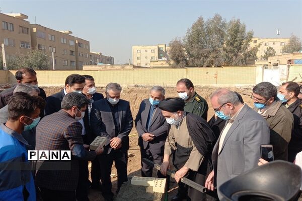 برگزاری مراسم خشت‌گذاری مدرسه جوادالائمه خاورشهر، همزمان با ایام مبارک دهه فجر