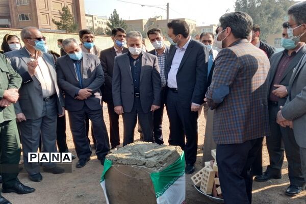برگزاری مراسم خشت‌گذاری مدرسه جوادالائمه خاورشهر، همزمان با ایام مبارک دهه فجر
