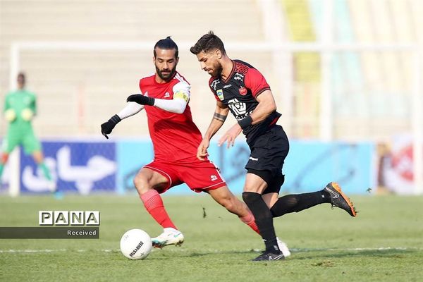 دیدار تیم های تراکتور سازی تبریز و پرسپولیس تهران