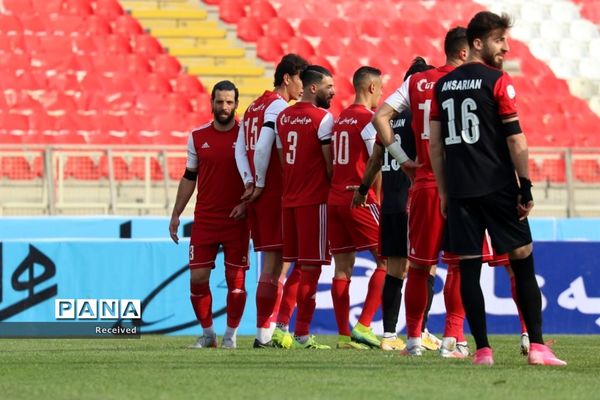 دیدار تیم های تراکتور سازی تبریز و پرسپولیس تهران