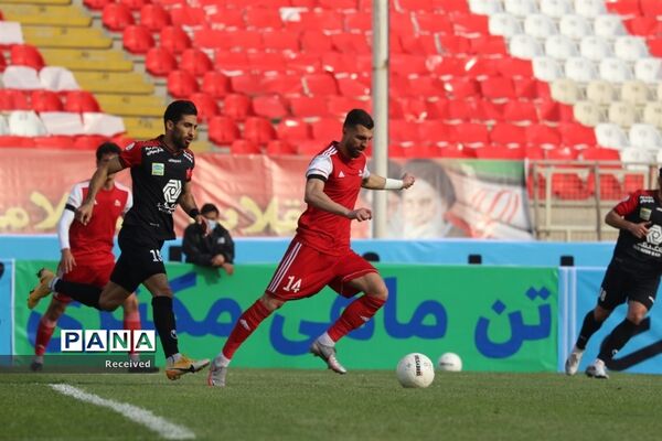 دیدار تیم های تراکتور سازی تبریز و پرسپولیس تهران
