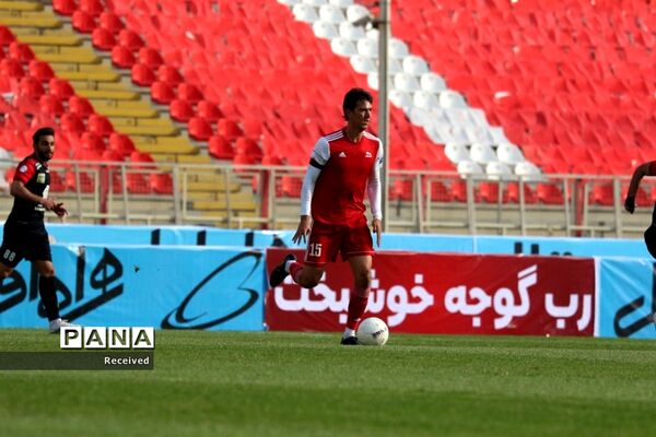دیدار تیم های تراکتور سازی تبریز و پرسپولیس تهران