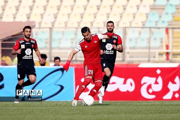 دیدار تیم های تراکتور سازی تبریز و پرسپولیس تهران