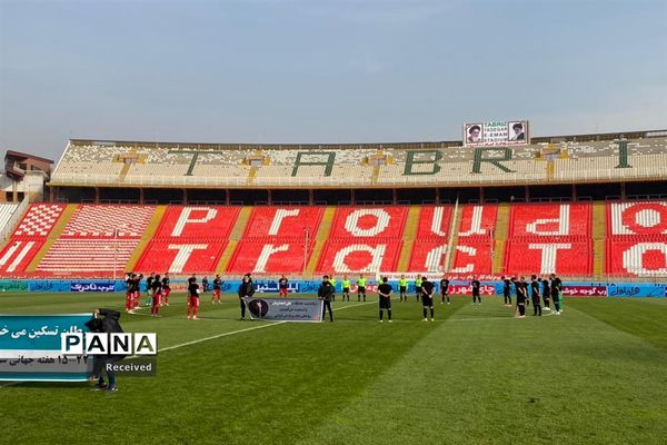 دیدار تیم های تراکتور سازی تبریز و پرسپولیس تهران