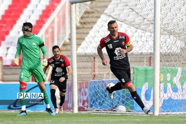 دیدار تیم های تراکتور سازی تبریز و پرسپولیس تهران