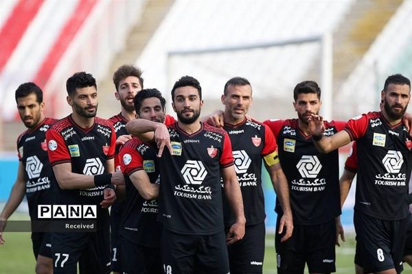 دیدار تیم های تراکتور سازی تبریز و پرسپولیس تهران