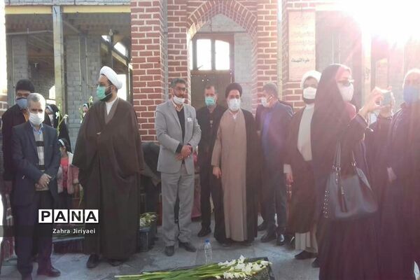مراسم غبار‌روبی آرامگاه شهدا خاورشهربه مناسبت دهه مبارکه فجر