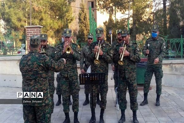 مراسم غبار‌روبی آرامگاه شهدا خاورشهربه مناسبت دهه مبارکه فجر