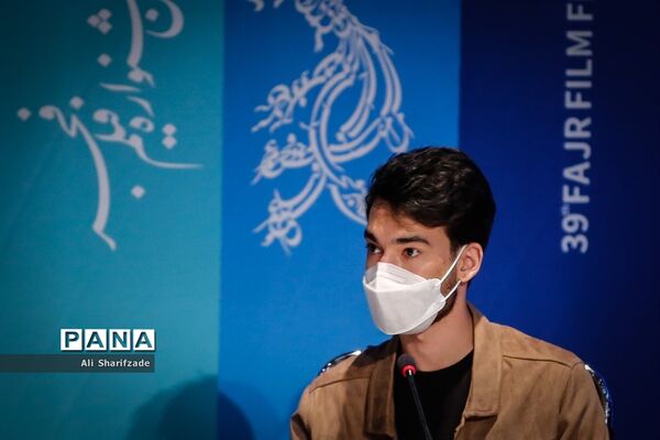 اکران فیلم " روزی روزگاری آبادان"  در سی و نهمین جشنواره فیلم فجر