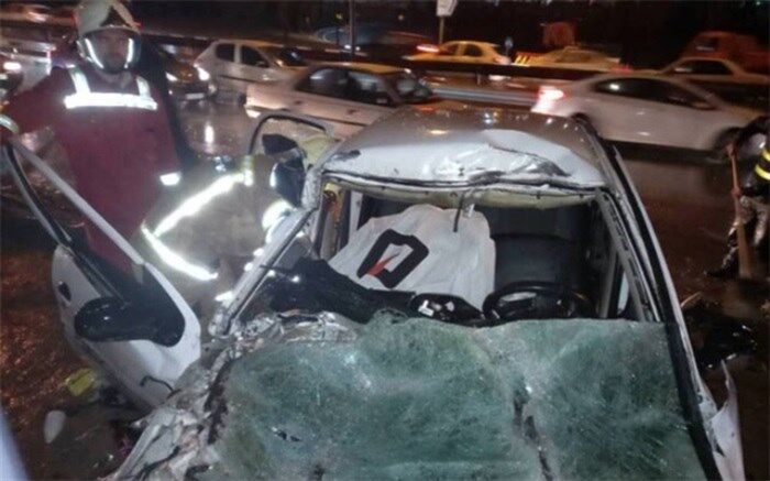 جانباختن و مصدوم شدن دو جوان در پی تصادف شدید خودرو در بزرگراه بابایی