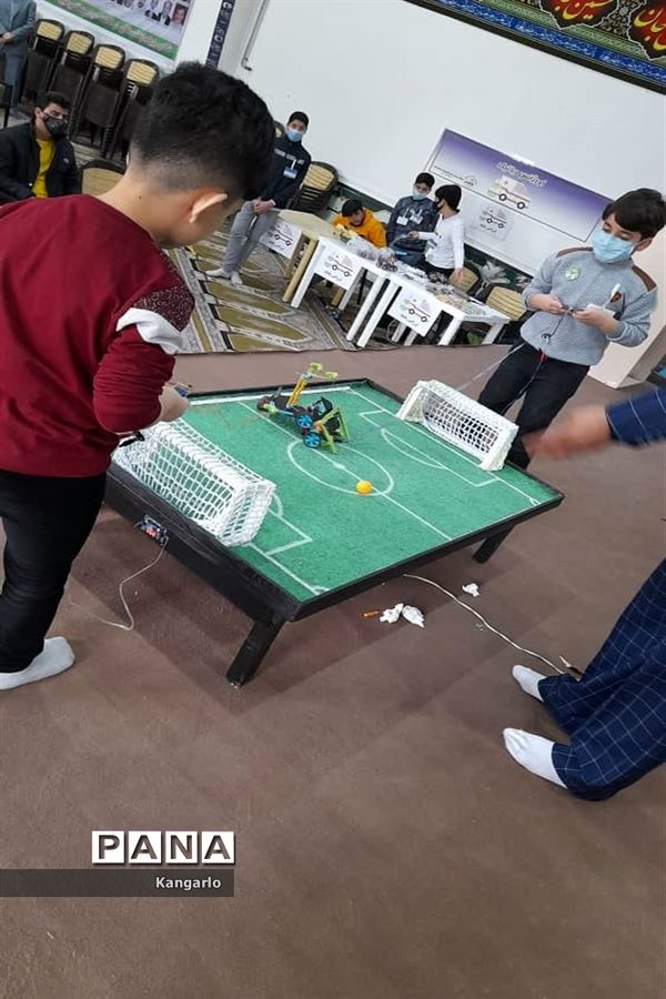 مسابقات ربات فوتبالیست‌ها